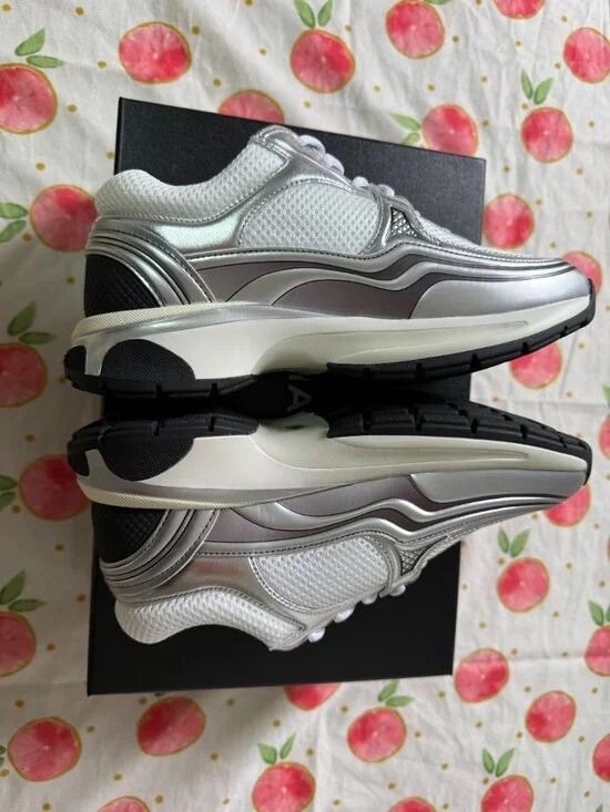 Chanel White Sneakers Sz38 - Picture 4 of 6